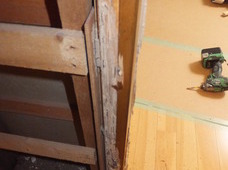 シロアリの被害による床、壁リフォーム