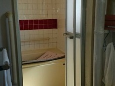バスルームの開き→折れ戸取り替え工事